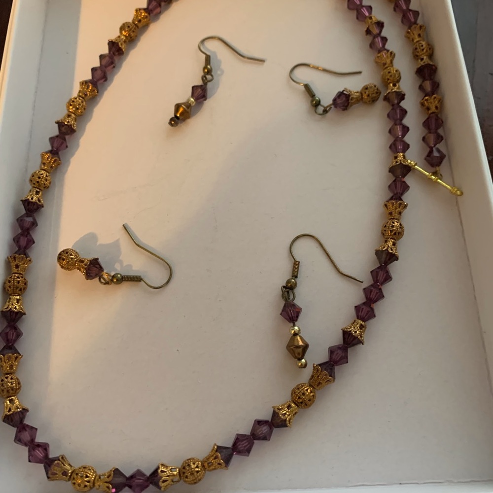 Lot of assorted jewelry (10 PIECES)